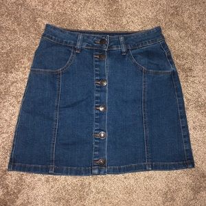 Tilly’s high waisted, stretchy denim skirt